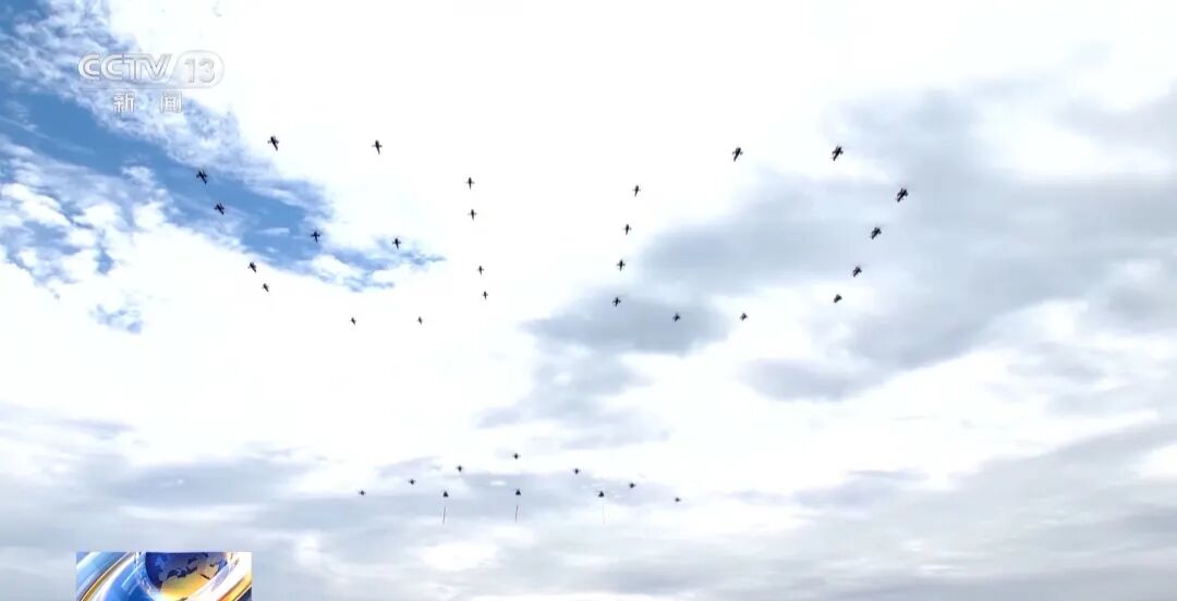 空中护旗梯队如何实现“米秒不差、整齐划一”?飞行员为你揭秘(图5) 空中护旗梯队如何实现“米秒不差、整齐划一”?飞行员为你揭秘(图5)