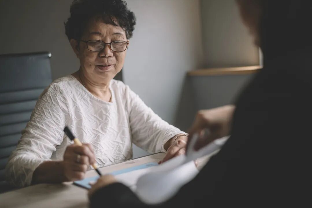 老人录视频遗嘱将房产留给儿女,为何被法院判定无效?关键在这→(图3) 老人录视频遗嘱将房产留给儿女,为何被法院判定无效?关键在这→(图3)
